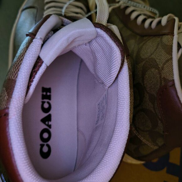 Coach - Picture 3 of 7